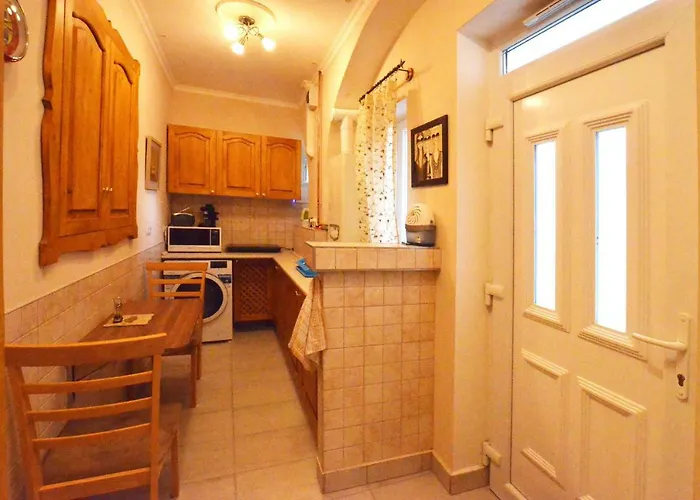 Bathory Apartman Apartment *